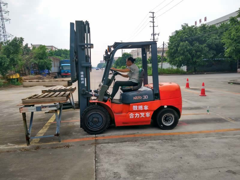 江阴哪里有学叉车